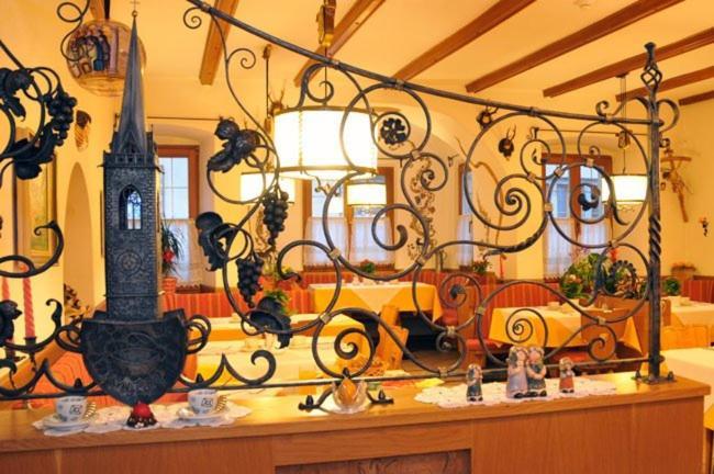 Hotel Roter Adler Caldaro Esterno foto