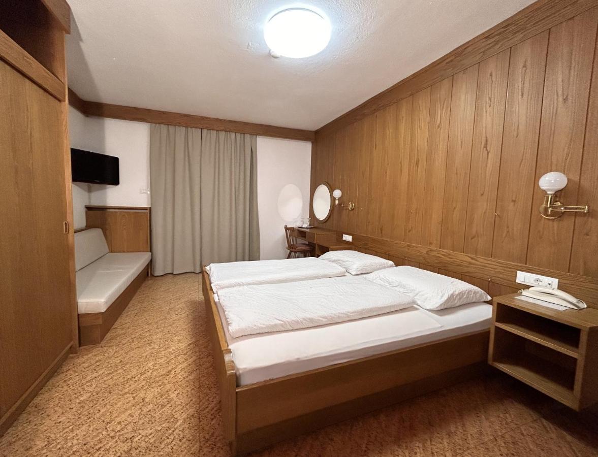 Hotel Roter Adler Caldaro Esterno foto