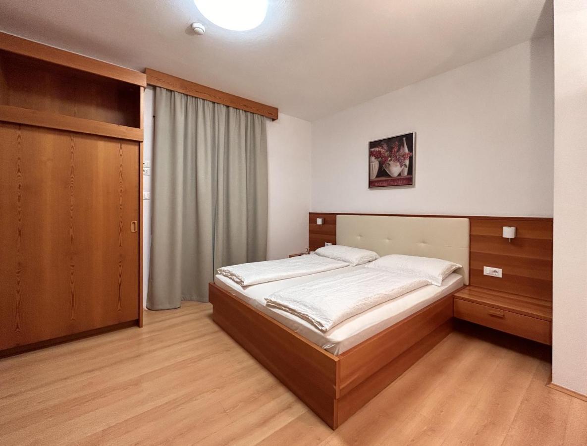 Hotel Roter Adler Caldaro Esterno foto