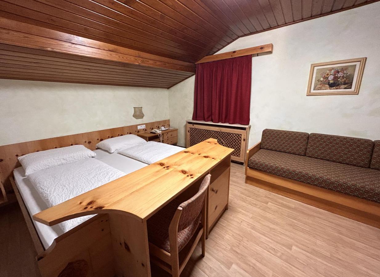 Hotel Roter Adler Caldaro Esterno foto