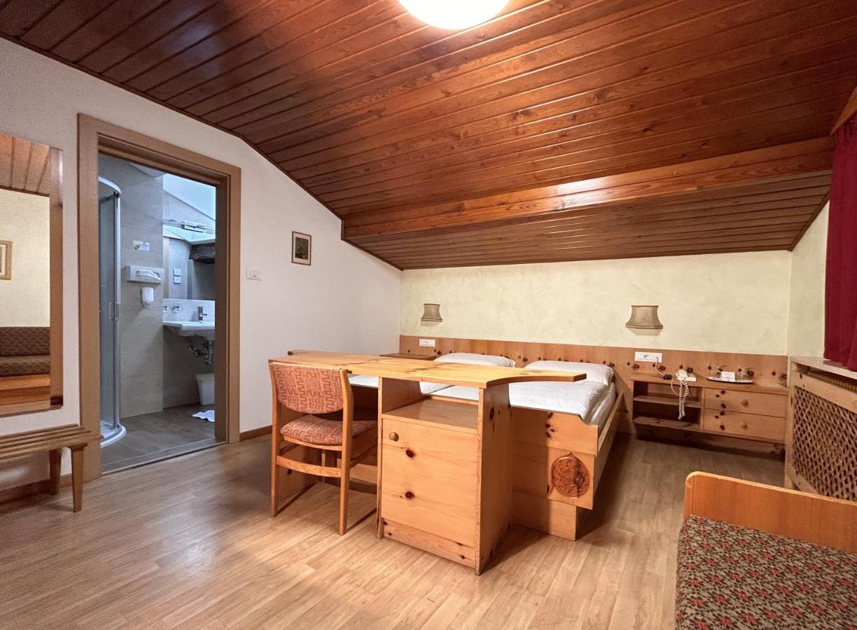 Hotel Roter Adler Caldaro Esterno foto