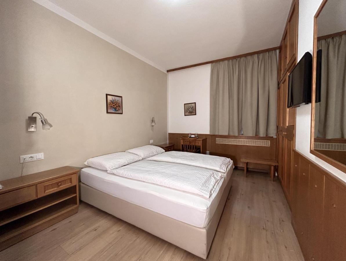 Hotel Roter Adler Caldaro Esterno foto