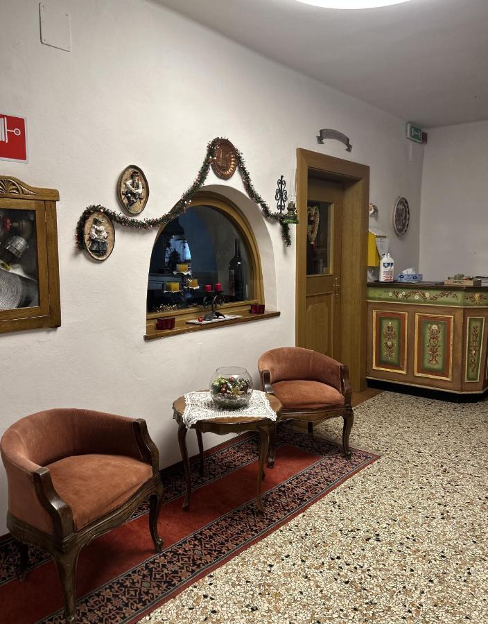 Hotel Roter Adler Caldaro Esterno foto