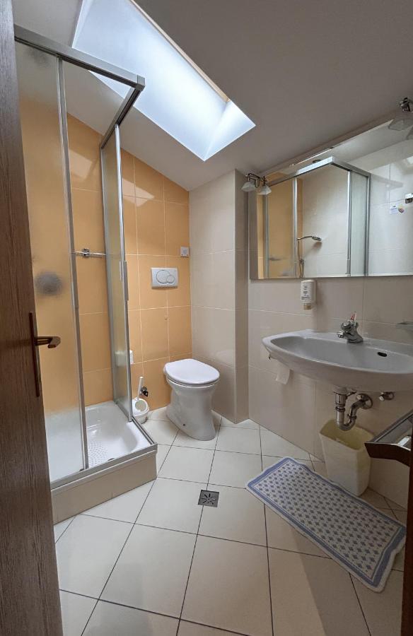 Hotel Roter Adler Caldaro Esterno foto