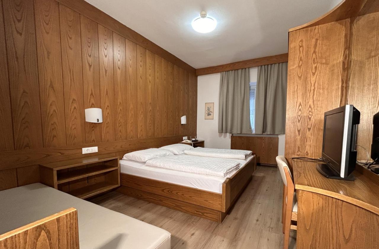 Hotel Roter Adler Caldaro Esterno foto