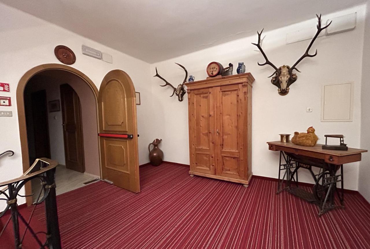 Hotel Roter Adler Caldaro Esterno foto