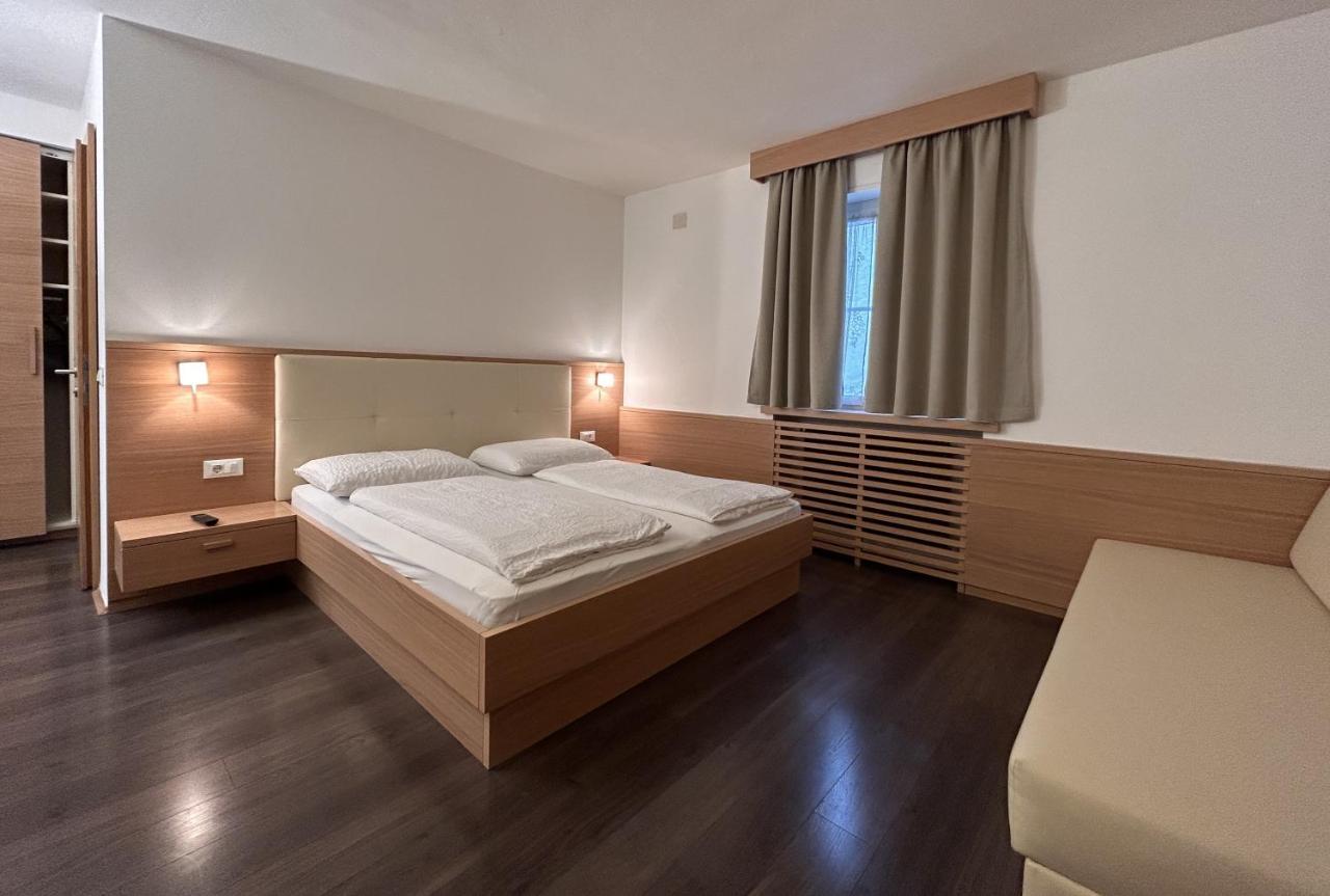 Hotel Roter Adler Caldaro Esterno foto