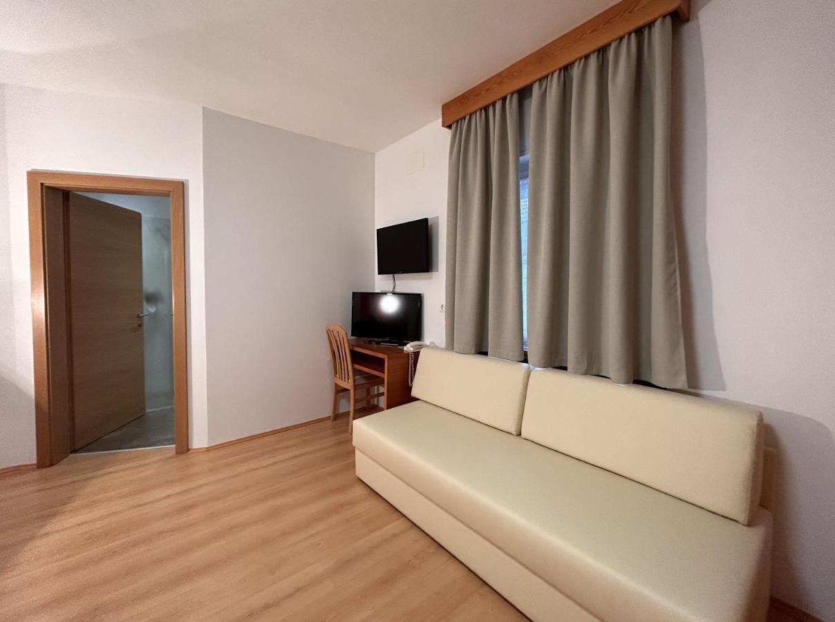 Hotel Roter Adler Caldaro Esterno foto