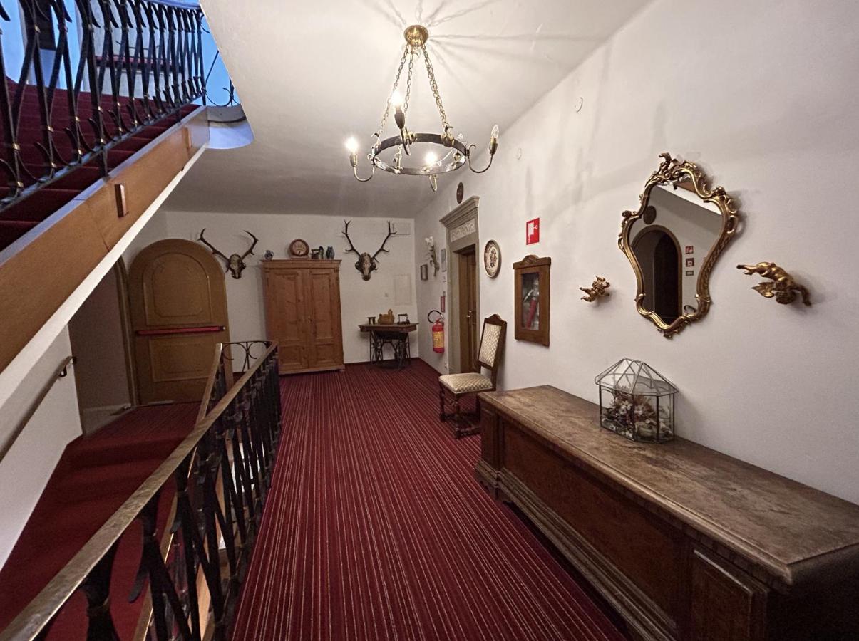 Hotel Roter Adler Caldaro Esterno foto