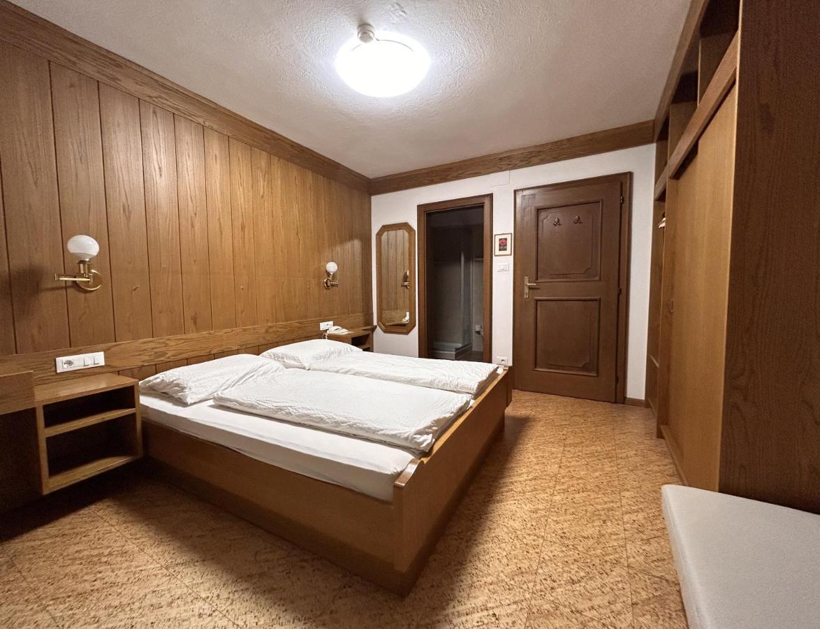 Hotel Roter Adler Caldaro Esterno foto