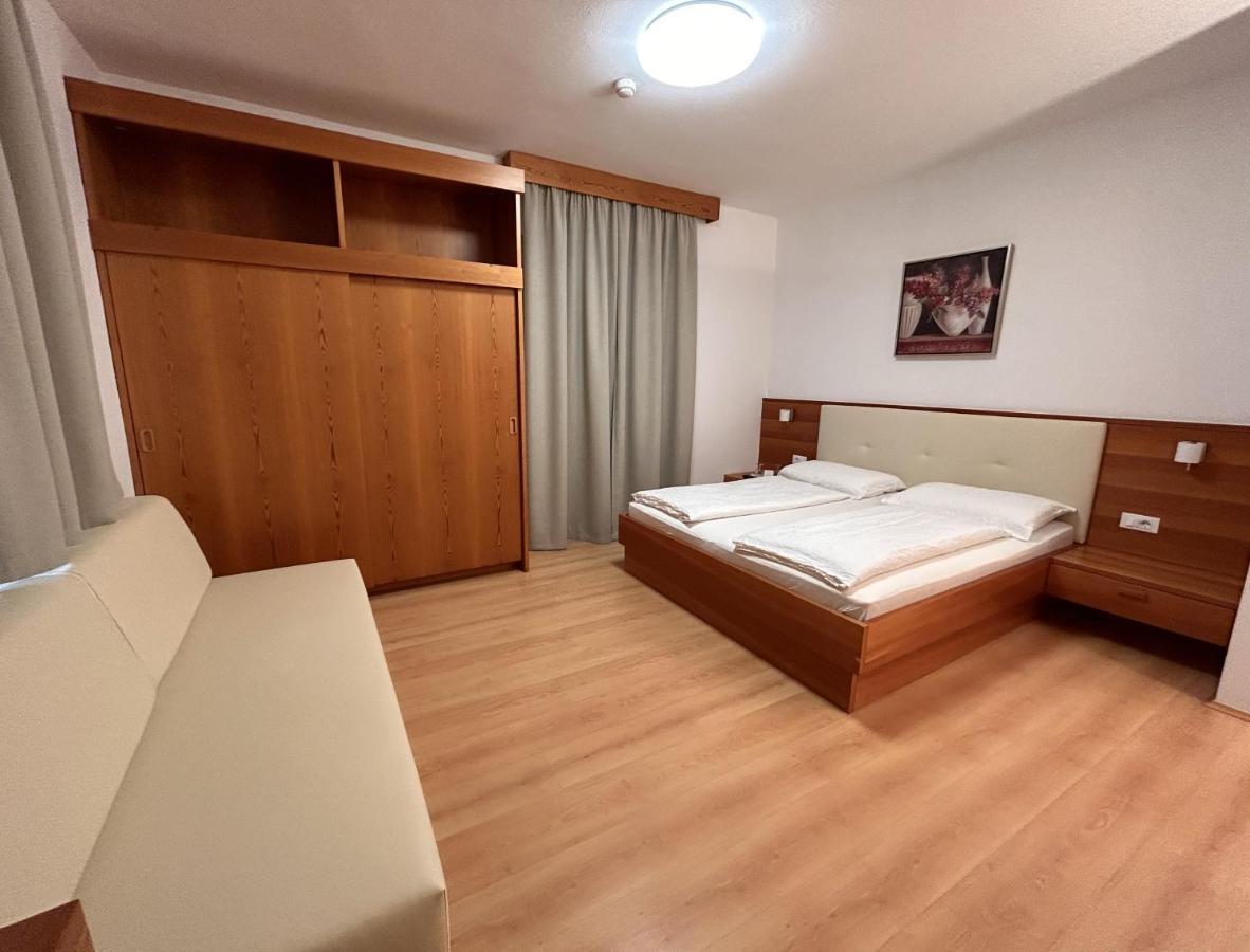 Hotel Roter Adler Caldaro Esterno foto