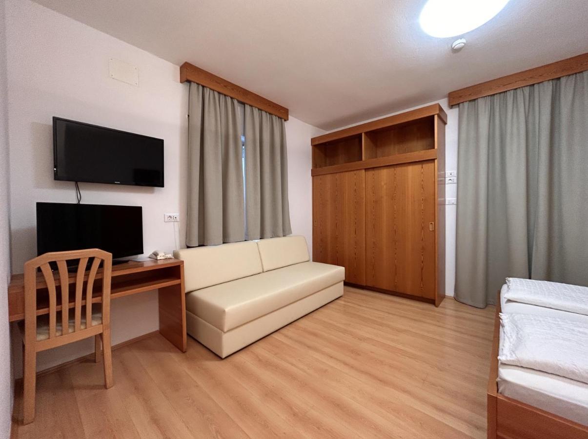 Hotel Roter Adler Caldaro Esterno foto